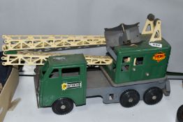 A BOXED MARX PRESSED STEEL LUMAR CONTRACTORS LORRY/TRUCK MOUNTED CRANE, play worn condition, with
