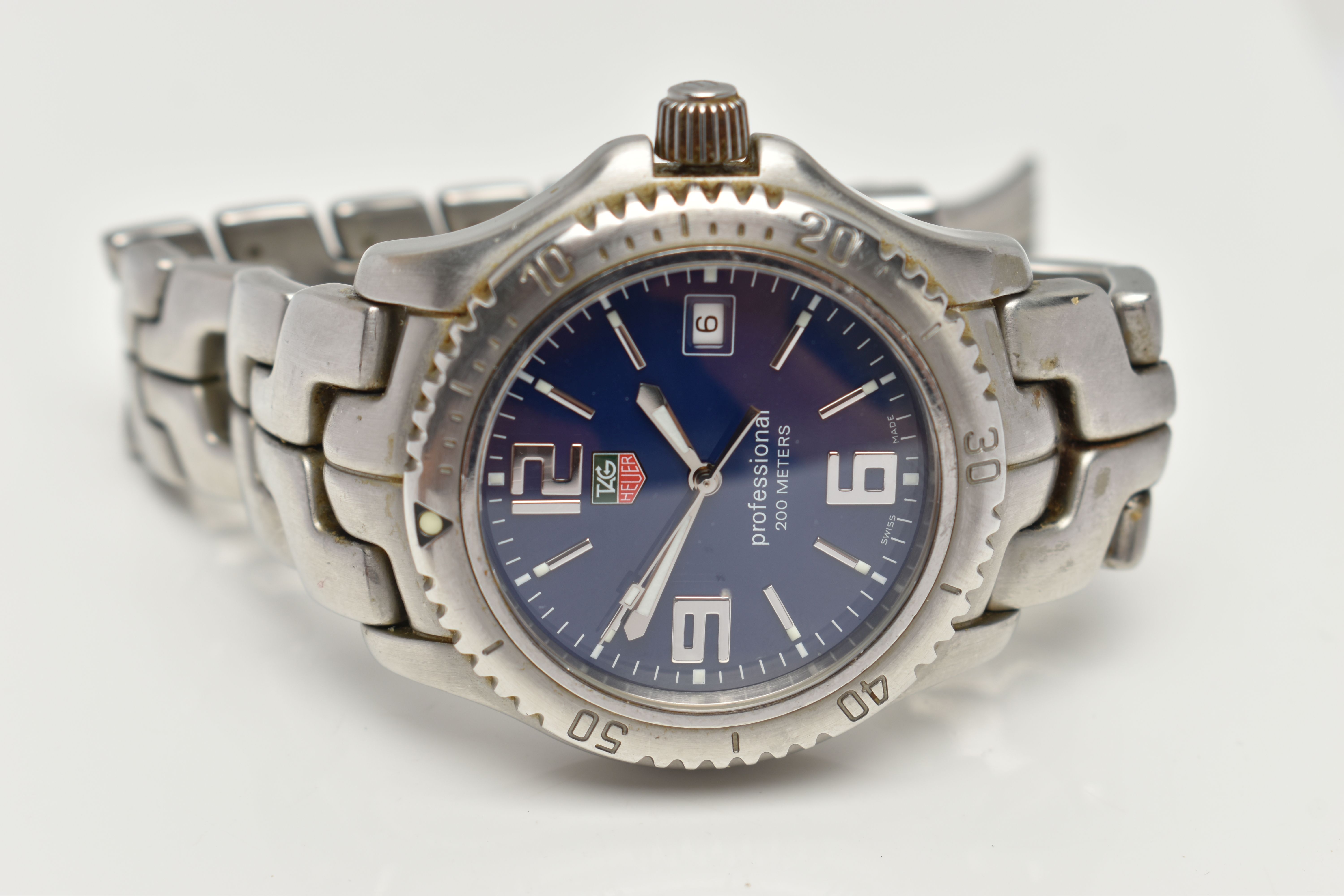 A TAG HEUER PROFFESSIONAL 200M WRISTWATCH, blue dial illuminous silver colour hourly applied - Image 4 of 6