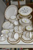 A COLLECTION OF SPODE FLEUR DE LYS GOLD PATTERN DINNERWARE, ETC, comprising a shell shaped serving