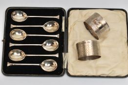 A CASED SET OF SILVER TEASPOONS AND TWO NAPKIN RINGS, teaspoons hallmarked 'Josiah Williams & Co'