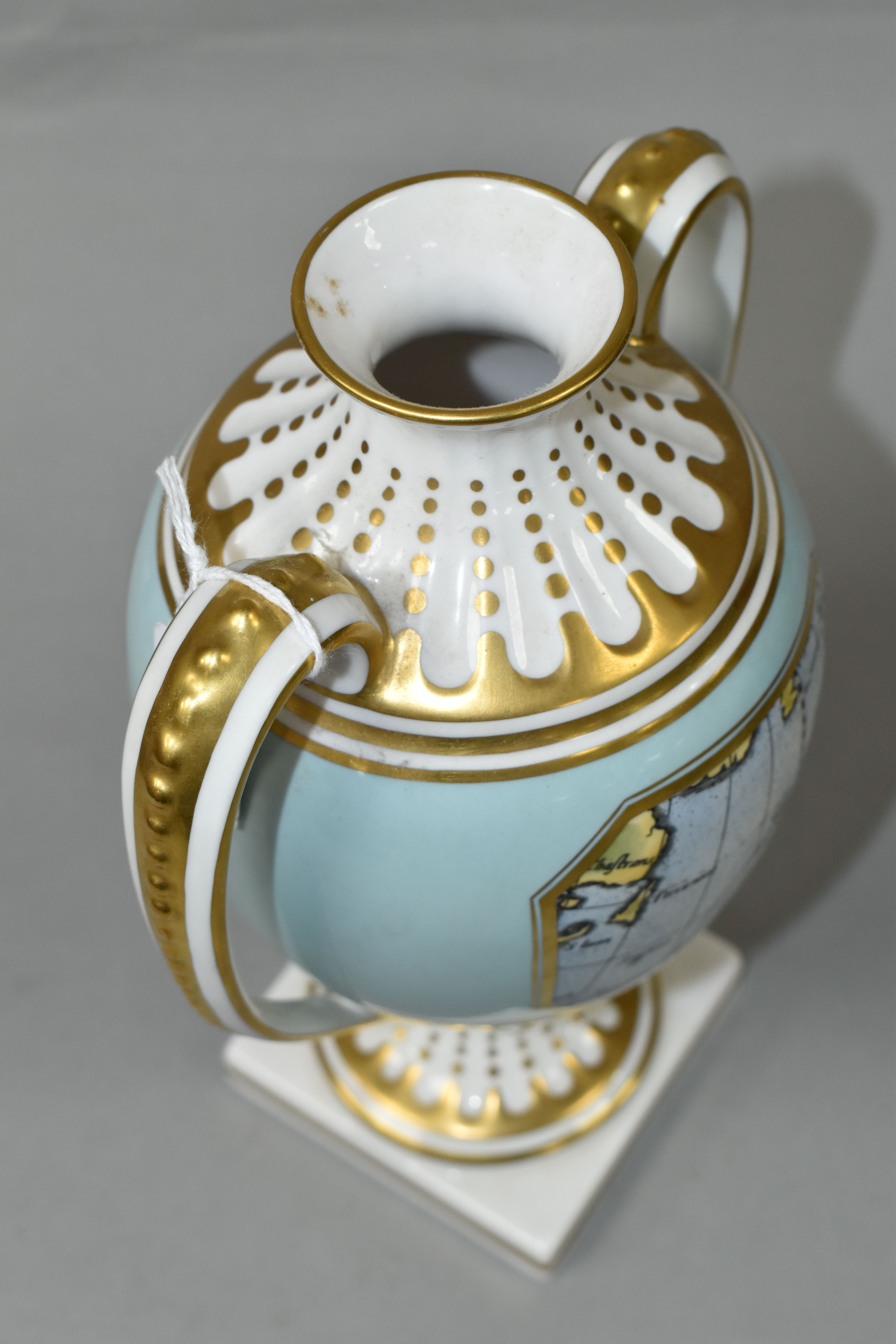 A SPODE TWIN HANDLED 'THE ARMADA VASE', limited edition numbered to base 53/500, height 24cm (1) ( - Image 4 of 5
