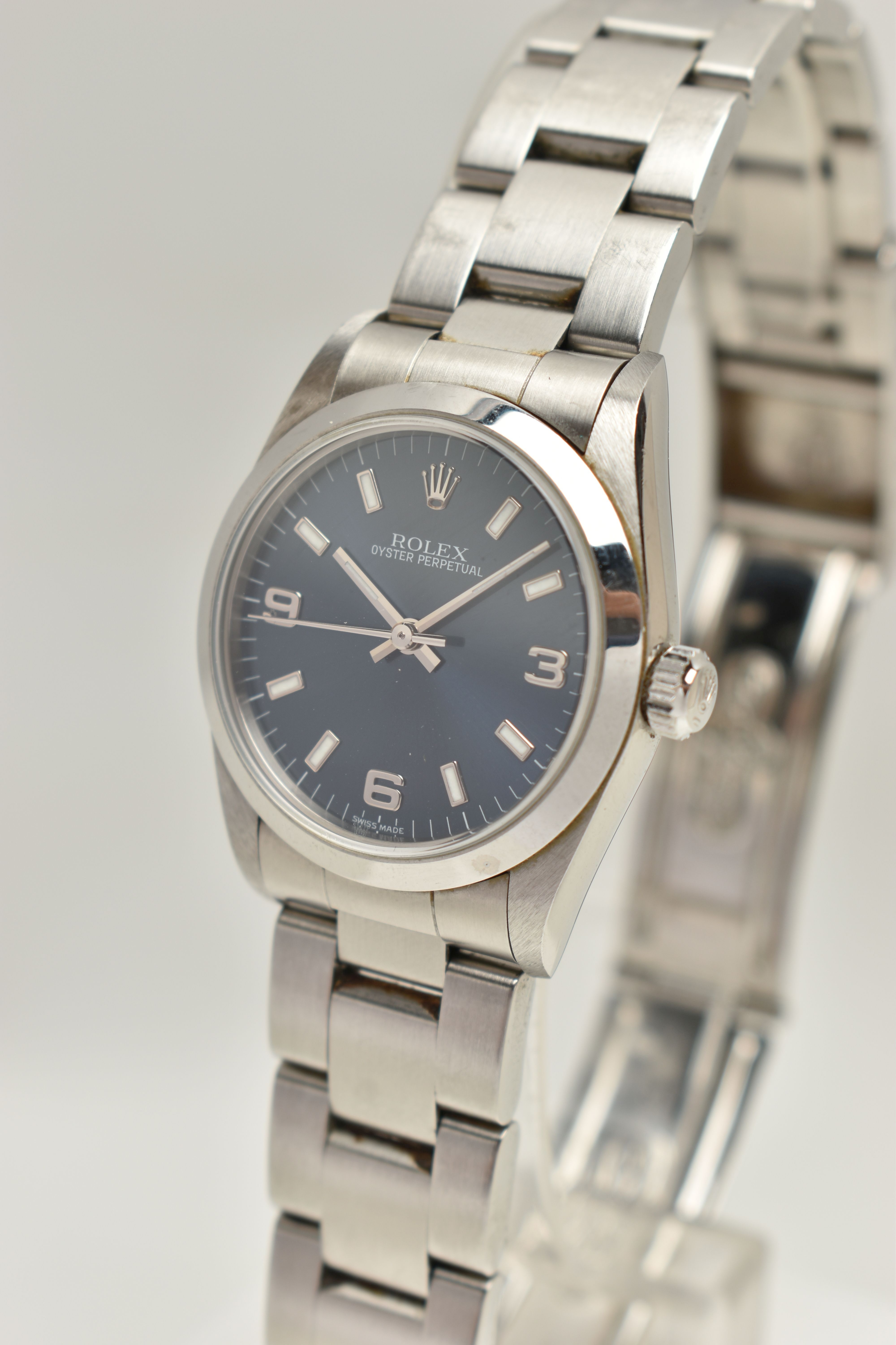 A BOXED STAINLESS STEEL ROLEX OYSTER PERPETUAL AUTOMATIC WRISTWATCH, blue dial with baton - Image 3 of 7