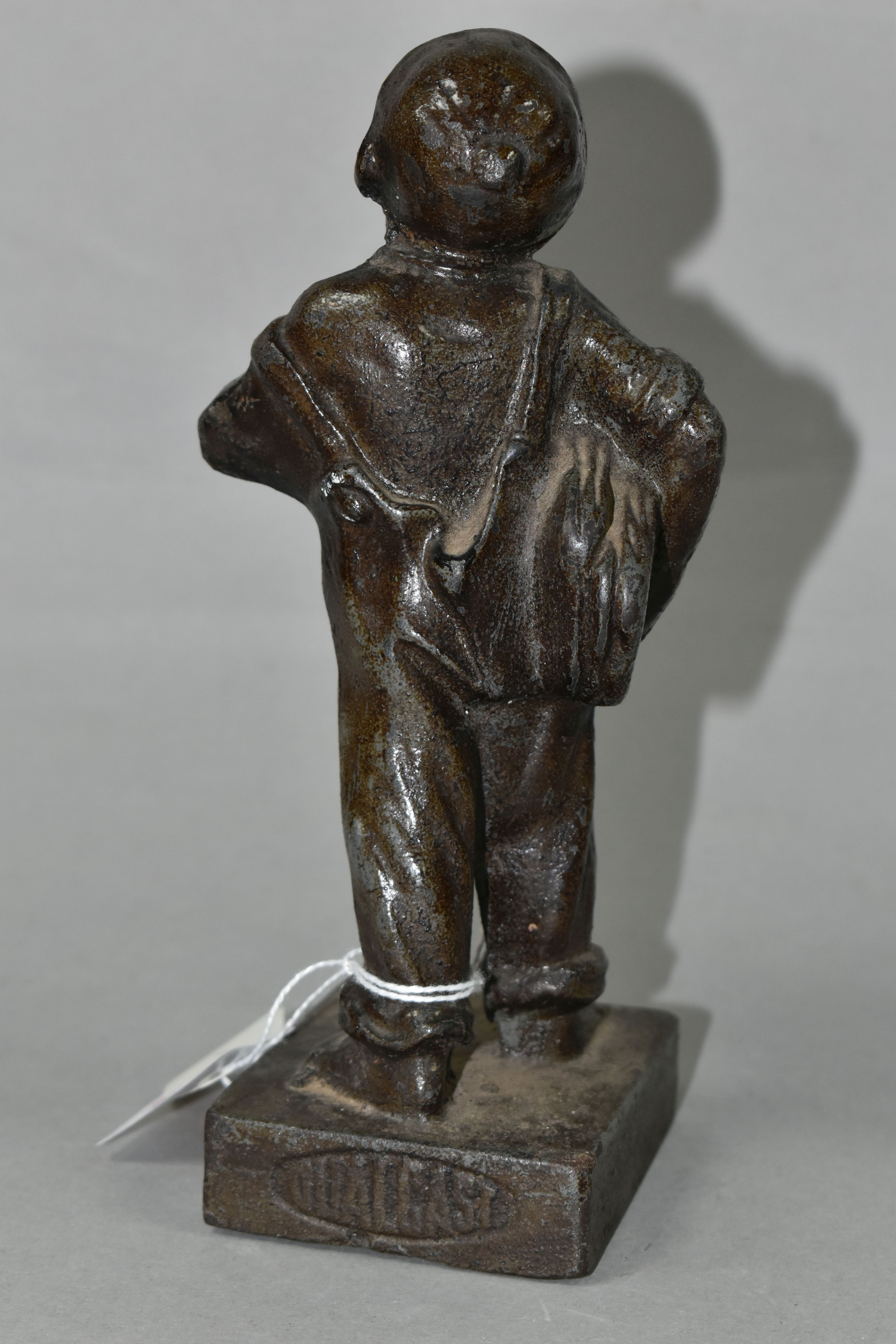 A BRONZED CAST IRON QUALCAST ADVERTISING FIGURE OF A NEWS BOY, titled 'Speshul', impressed - Image 4 of 5