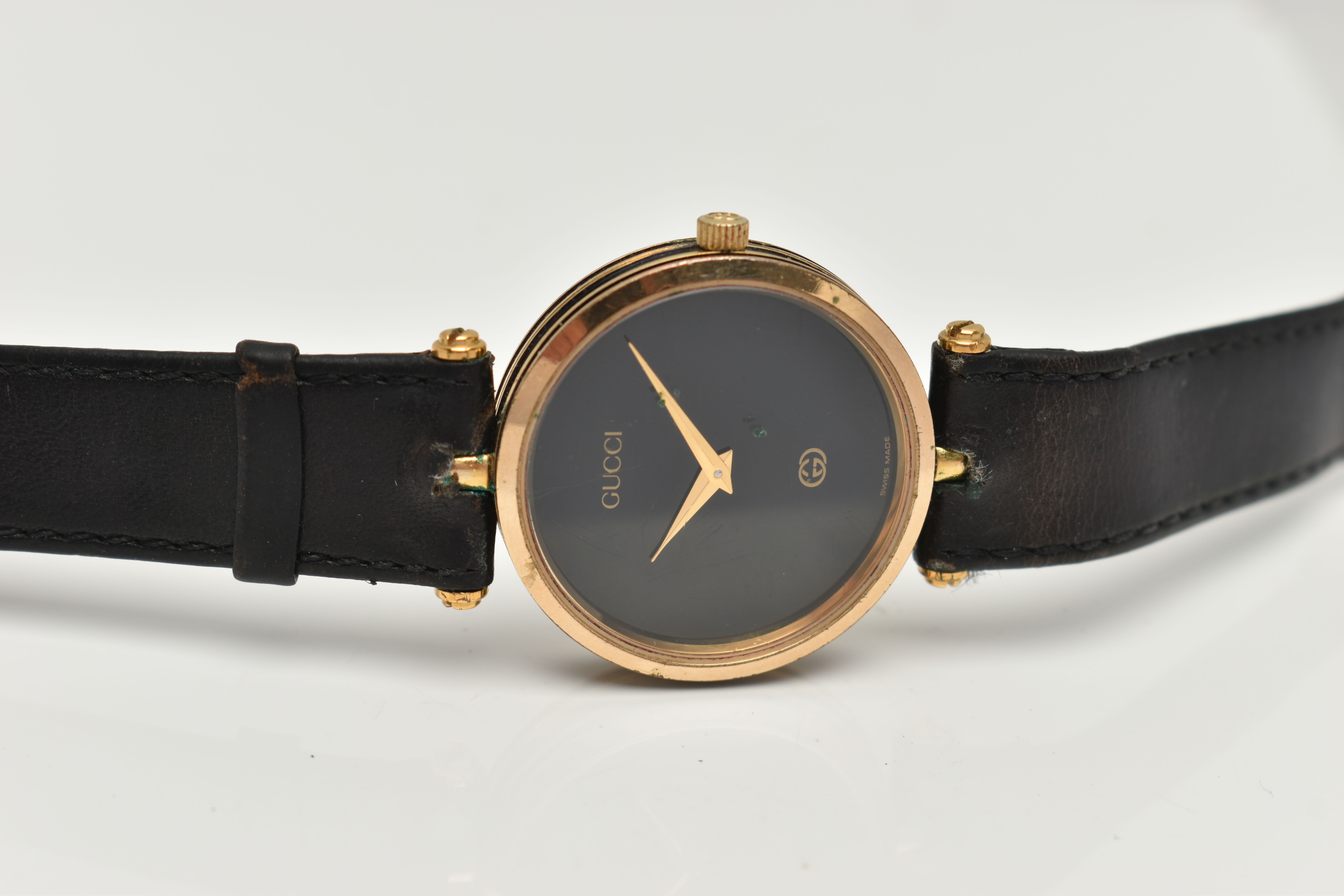 A VINTAGE LADYS GOLD PLATED QUARTZ GUCCI WRISTWATCH, round black dial signed Gucci, case width - Image 4 of 6