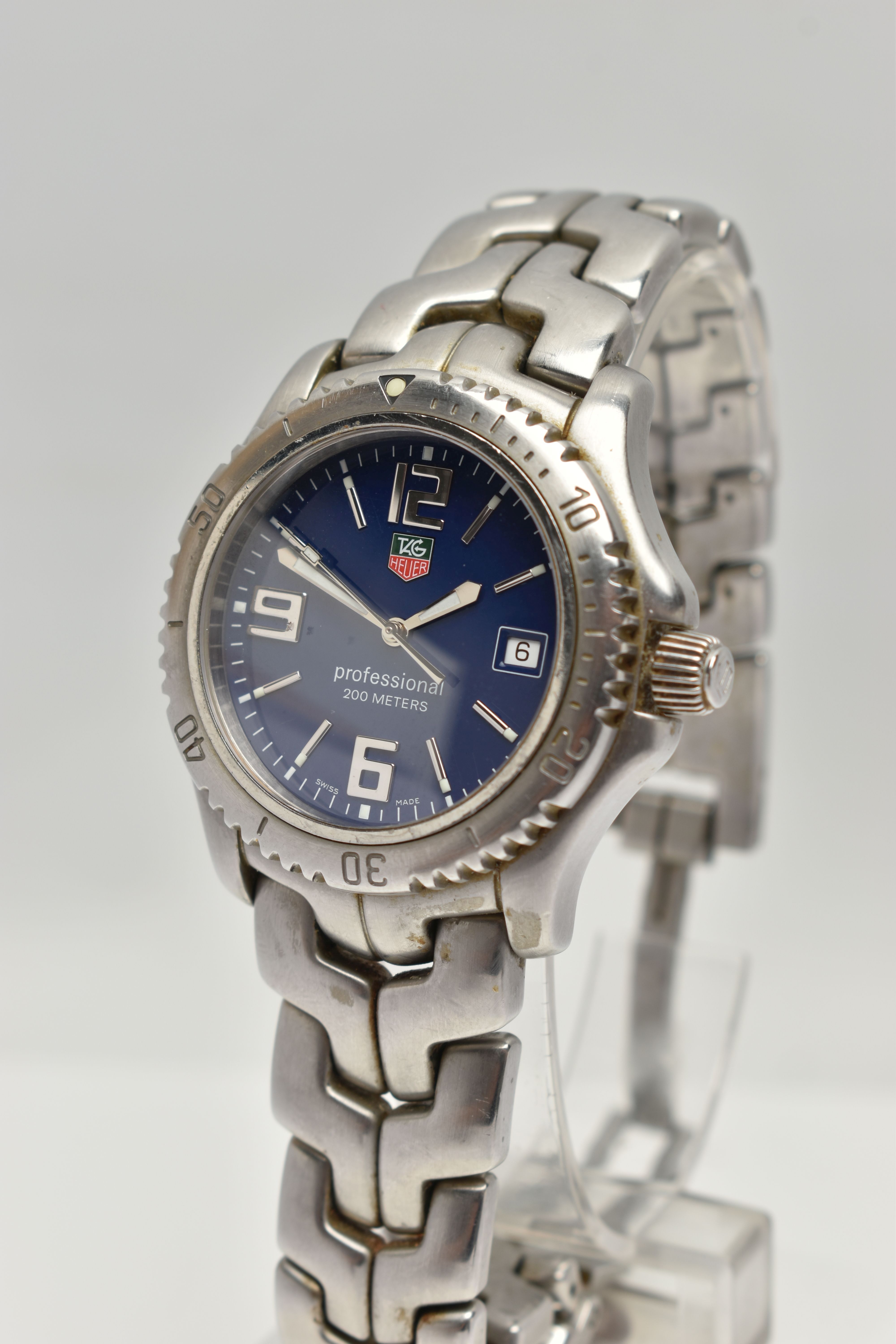 A TAG HEUER PROFFESSIONAL 200M WRISTWATCH, blue dial illuminous silver colour hourly applied - Image 3 of 6
