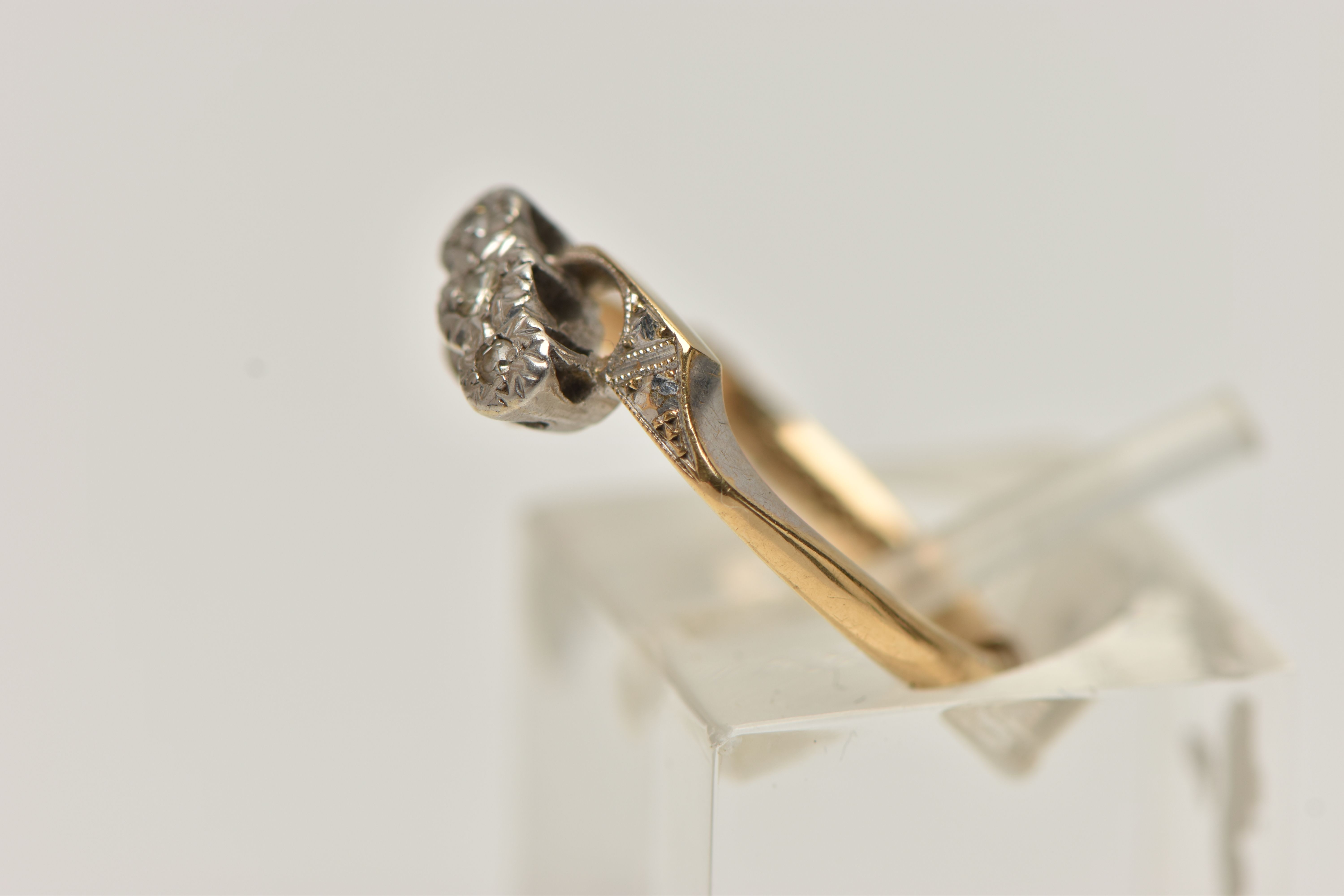 A THREE STONE DIAMOND RING, a yellow and white metal three stone diamond ring, three small single - Image 2 of 4