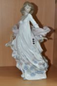 A LLADRO FIGURINE, model number 5898 'Spring Splendor' (1) (Condition report: good, dust free)