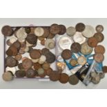 A SMALL CARDBOARD TRAY CONTAINING A SMALL AMOUNT OF COINS, to include 3x Millenium £5 coins, a small