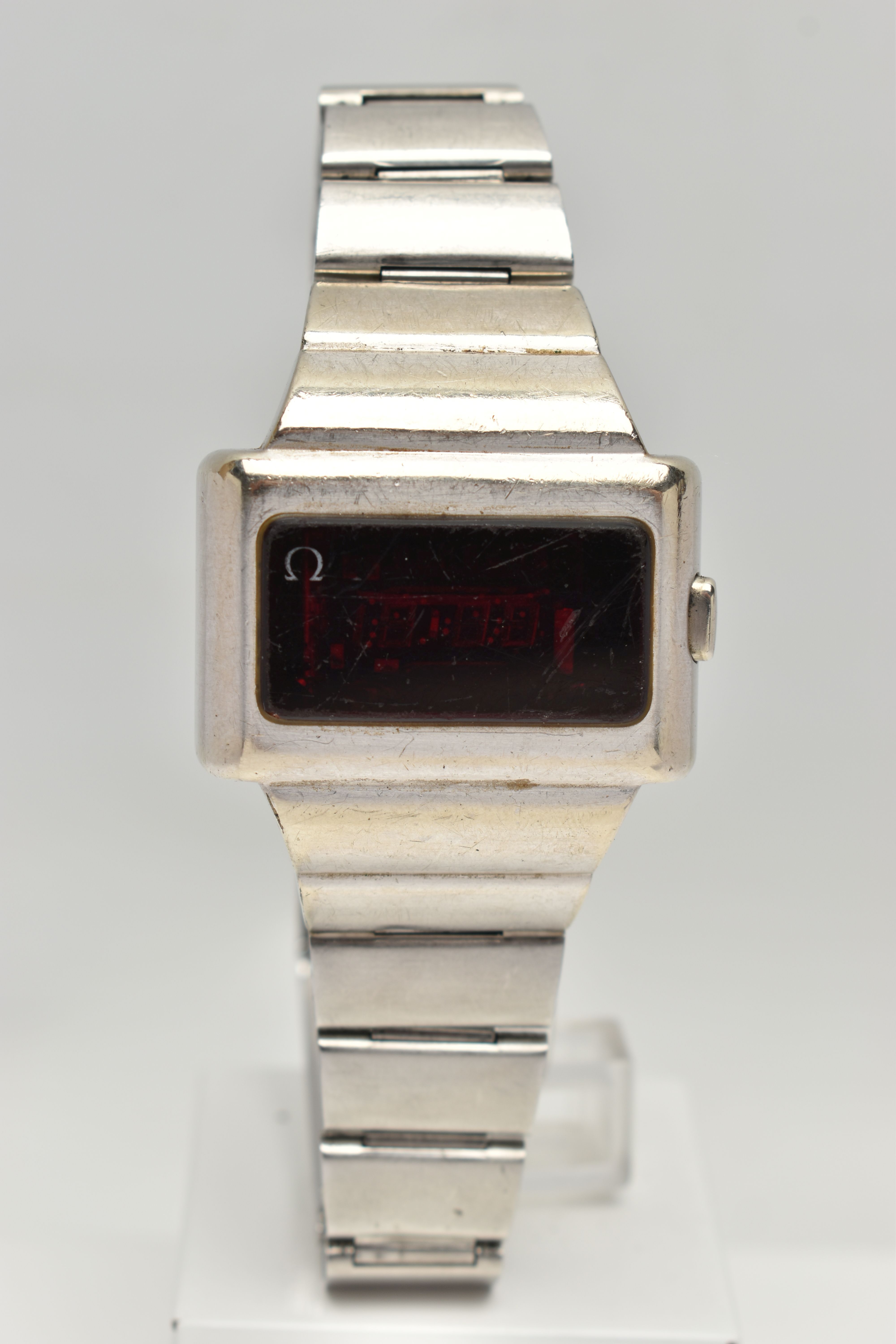 AN OMEGA 'TIME COMPUTER LED' WRISTWATCH, rectangular digital dial with rectangular case measuring