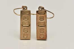 A PAIR OF 9CT GOLD INGOT DROP EARRINGS, each of a rectangular form, hallmarked 9ct London 1977,