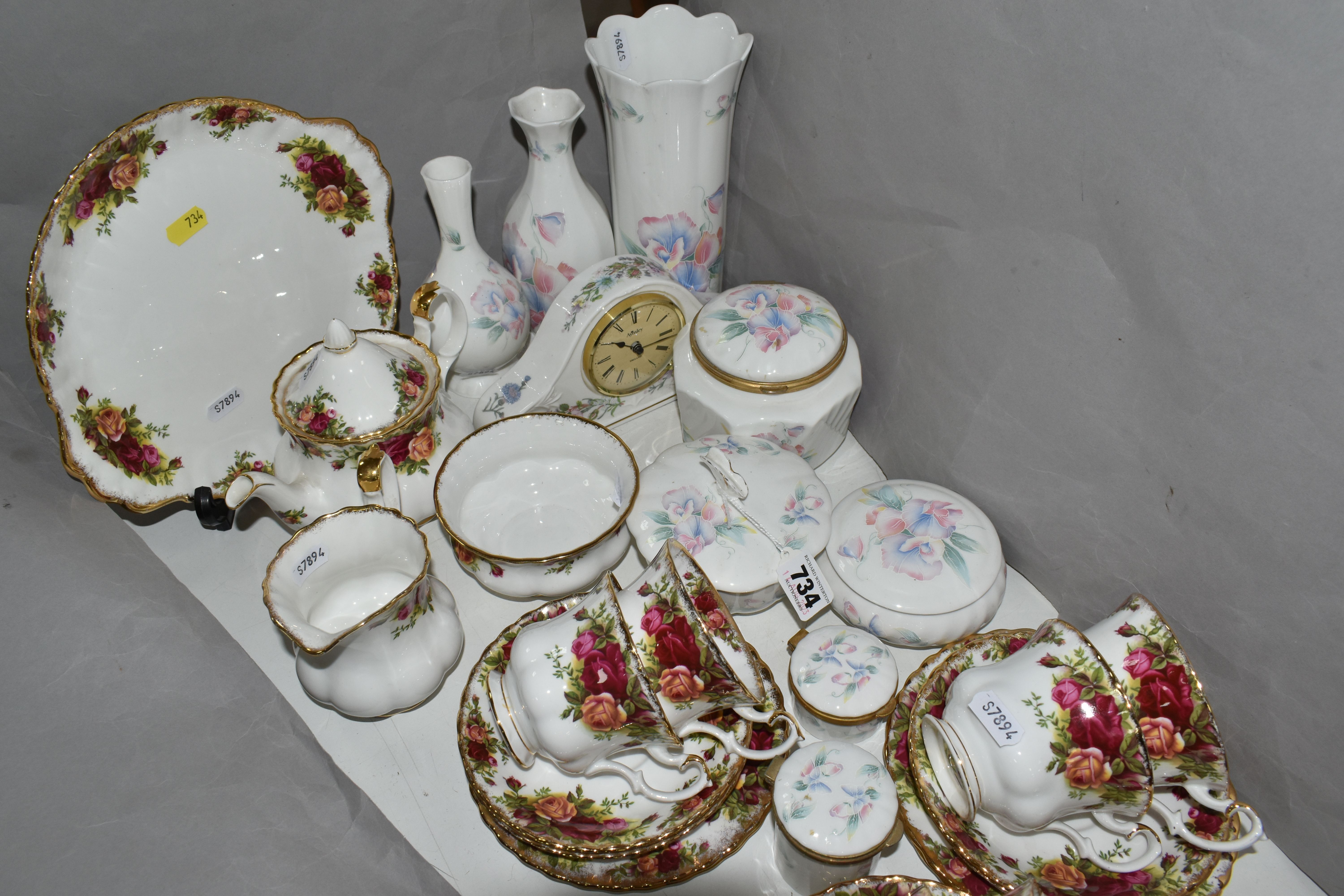 A GROUP OF ROYAL ALBERT OLD COUNTRY ROSES TEA WARES AND EIGHT PIECES OF AYNSLEY 'LITTLE - Image 3 of 3