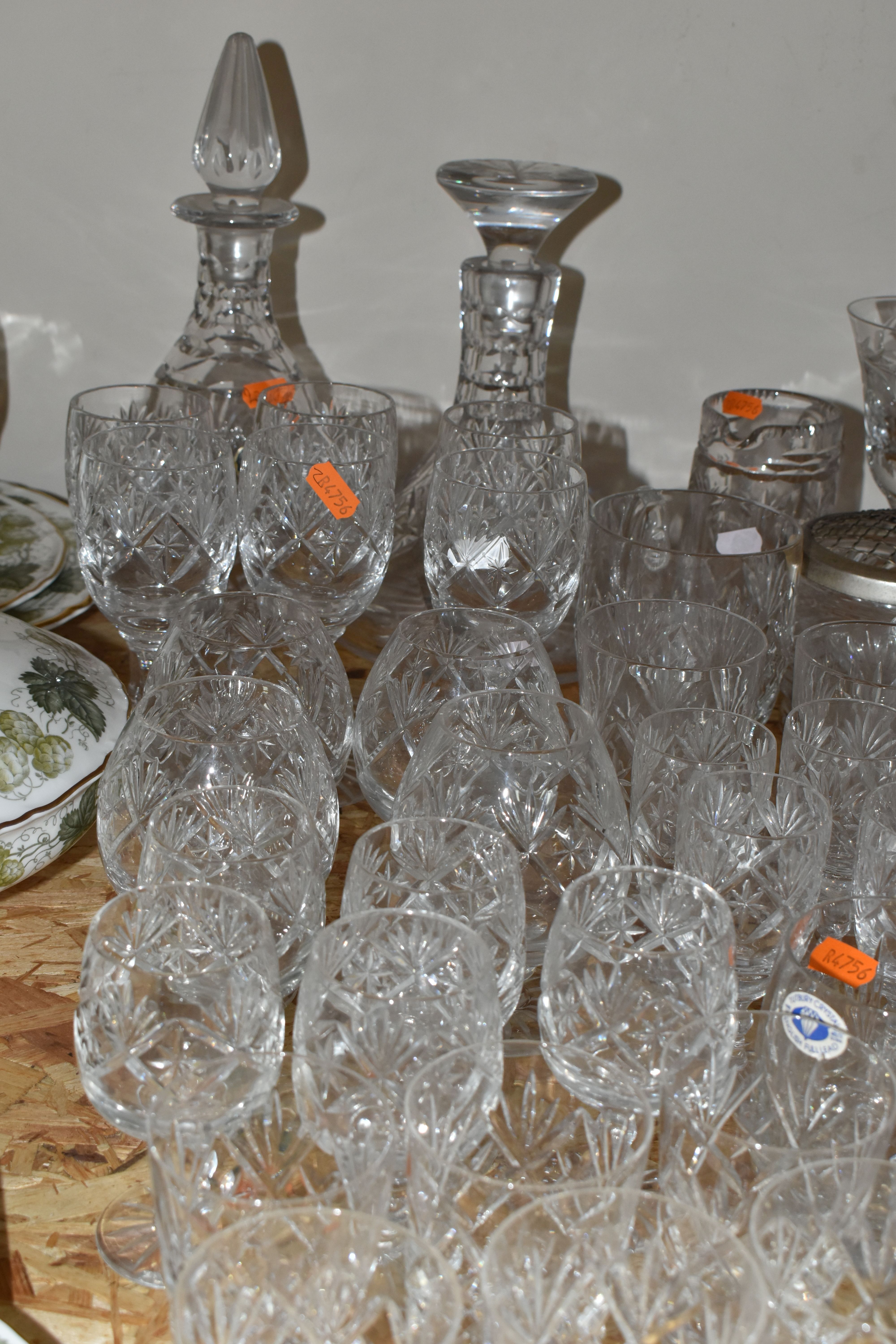 A QUANTITY OF CUT CRYSTAL AND OTHER GLASSWARE, approximately eighty to one hundred pieces, to - Image 5 of 6