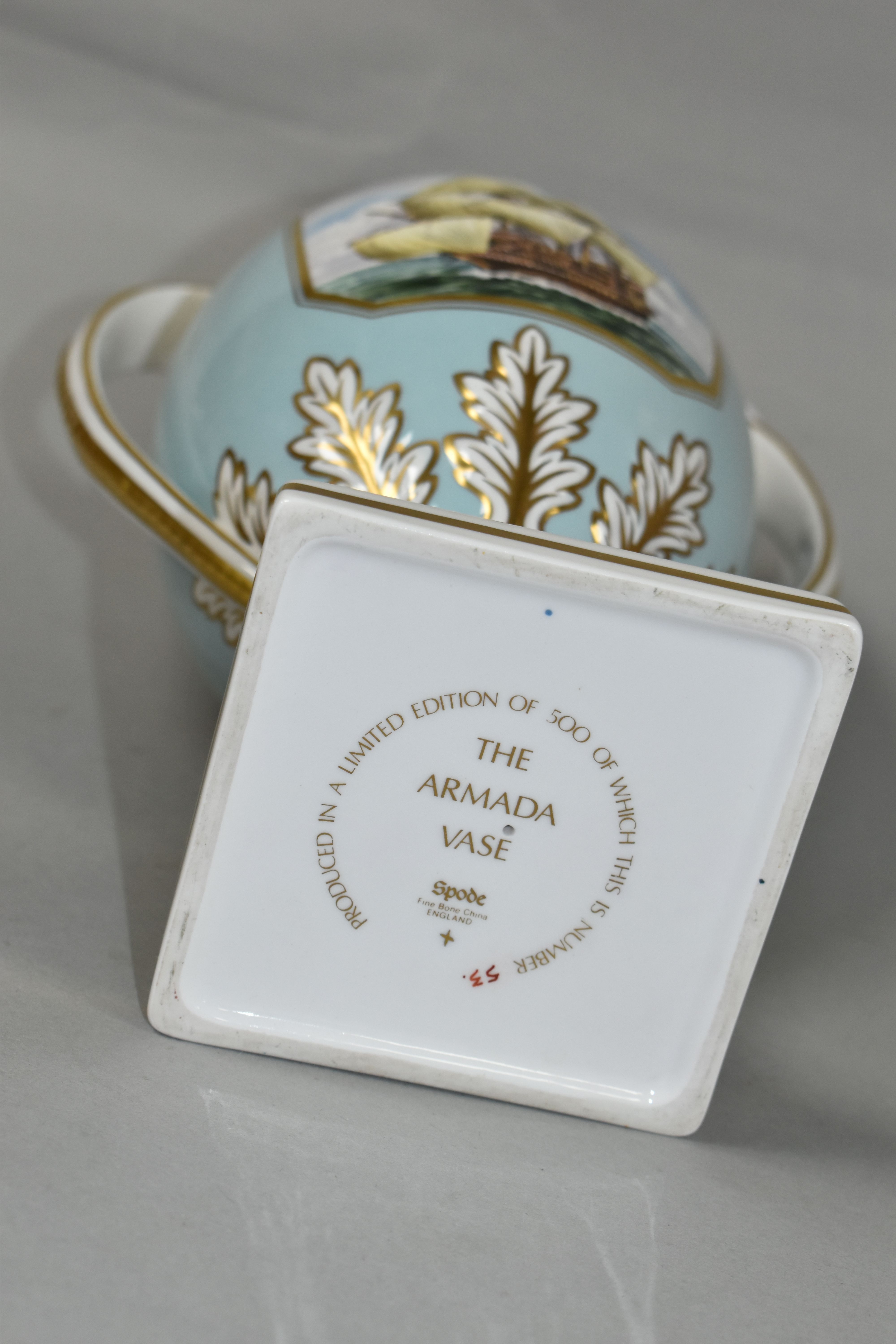 A SPODE TWIN HANDLED 'THE ARMADA VASE', limited edition numbered to base 53/500, height 24cm (1) ( - Image 5 of 5