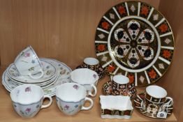 A GROUP OF ROYAL CROWN DERBY WARES, comprising an Imari 1128 dinner plate (adhesive plate hanger