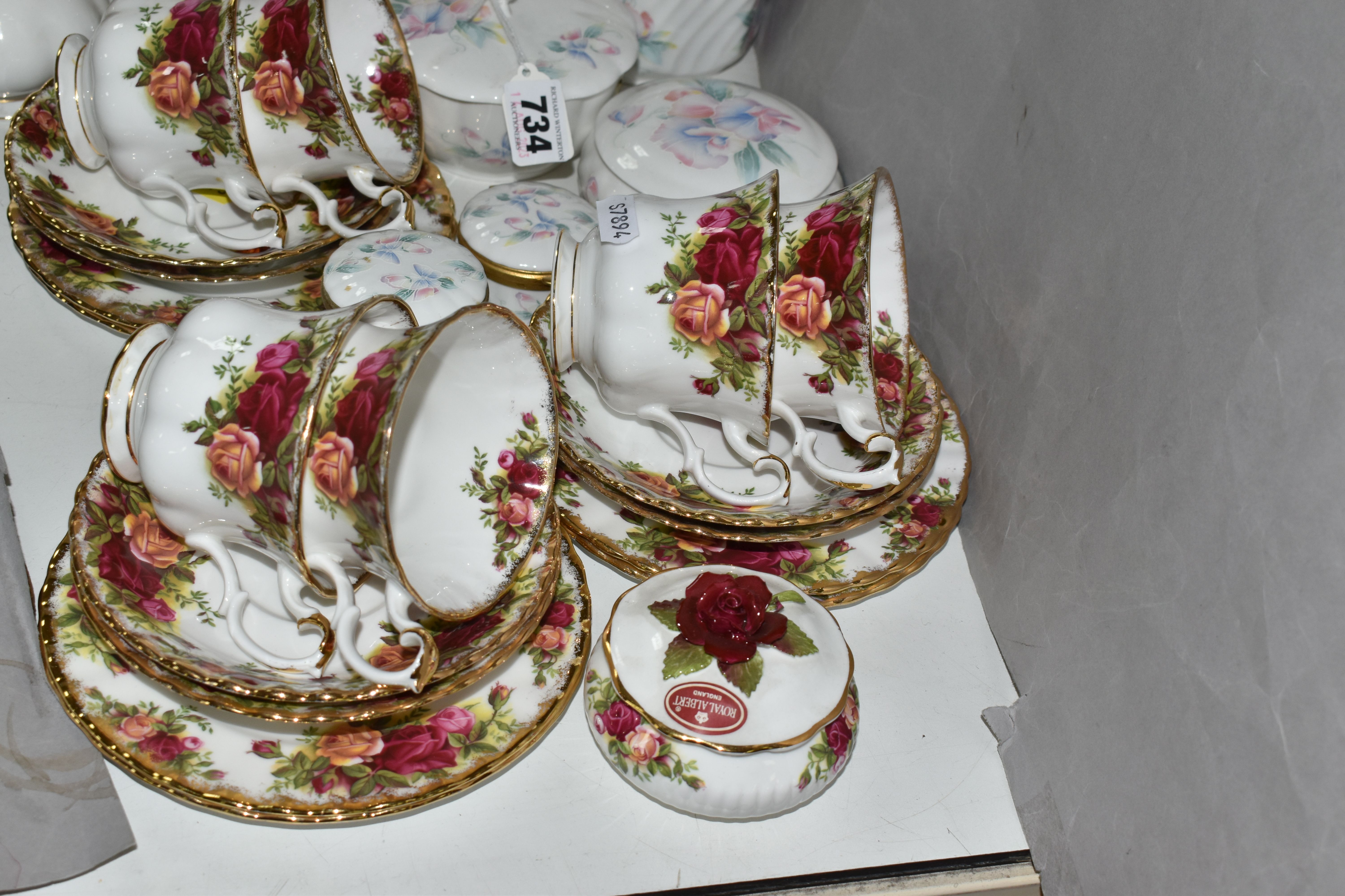 A GROUP OF ROYAL ALBERT OLD COUNTRY ROSES TEA WARES AND EIGHT PIECES OF AYNSLEY 'LITTLE - Image 2 of 3