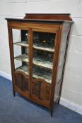 AN EDWARDIAN MAPLE AND CO MAHOGANY AND INLAID GLAZED TWO DOOR DISPLAY CABINET, width 92cm x depth