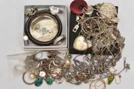A BAG OF ASSORTED JEWELLERY, to include a tangled yellow metal trace chain with spring clasp stamped