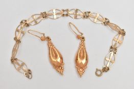 A 9CT GOLD BRACELET AND PAIR OF 9CT GOLD EARRINGS, a yellow gold bracelet comprised of ten pierced