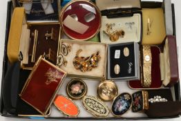 A BOX OF ASSORTED ITEMS, to include a 'Stratton' aide memoire, two boxed pairs of 'Stratton'