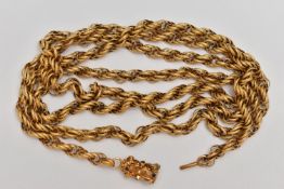 A GEORGIAN TEXTURED LINK LONG CHAIN, textured multi-link chain, fitted with a canetellie barrel