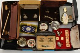 A BOX OF ASSORTED 'STRATTON' ITEMS, to include three pill boxes, five boxed sets of cufflinks, one