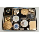 A BOX OF ASSORTED COMPACTS, to include five 'Stratton' compacts, a 'Stratton' vanity box, two