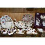 A COLLECTION OF ROYAL ALBERT OLD COUNTRY ROSES GIFT AND TEA WARES, comprising a boxed bathroom set