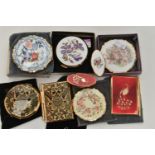 A SHOE BOX OF ASSORTED COMPACTS AND ITEMS, to include five 'Stratton' compacts, two 'Stratton'