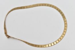 A 9CT GOLD FLATTENED CHAIN NECKLACE, to the spring release clasp, with 9ct import mark, length
