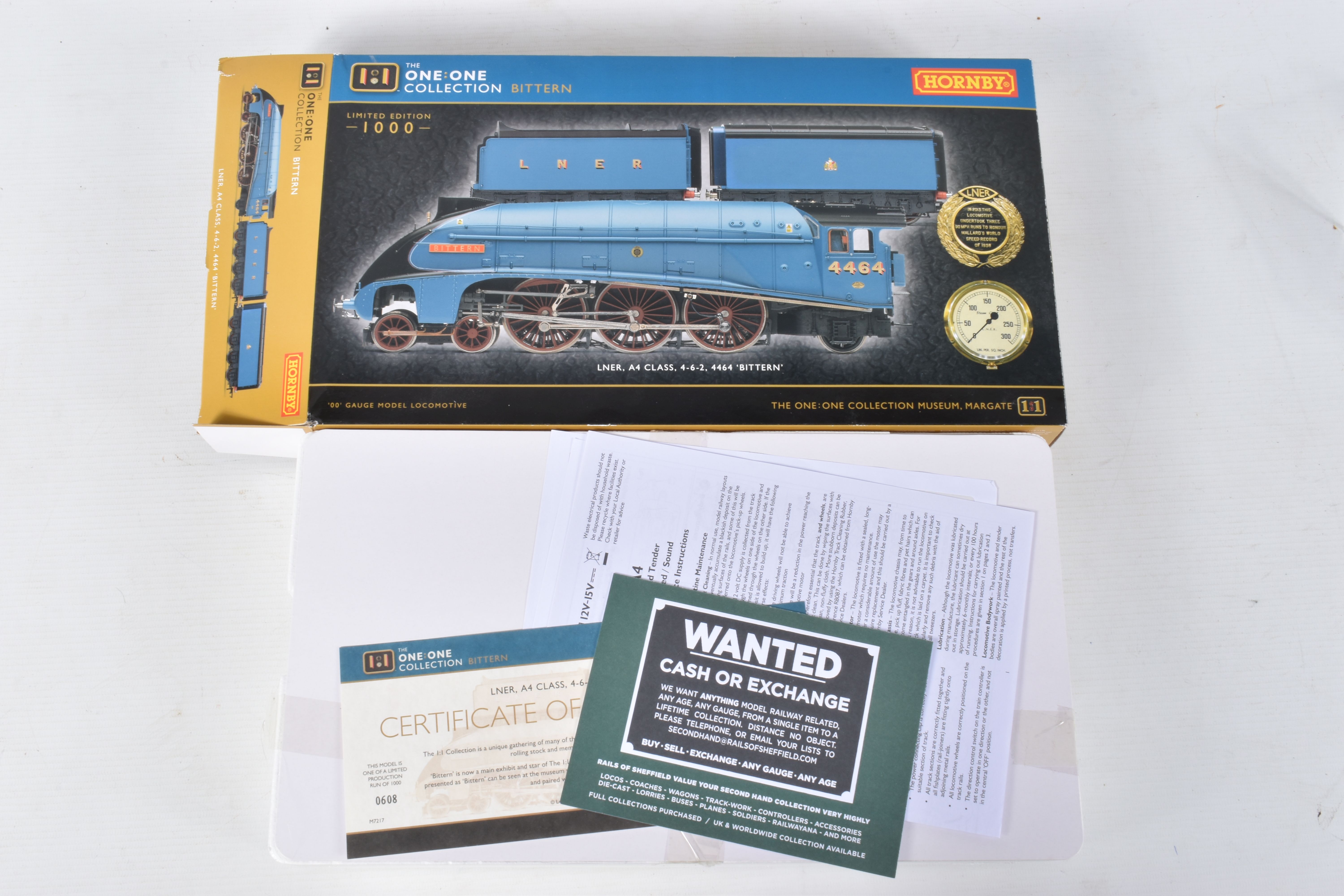 A BOXED HORNBY RAILWAYS OO GAUGE A4 CLASS LNER LOCOMOTIVE, numbered R3771, 4-6-2, 4462 'Bittern in - Image 5 of 6