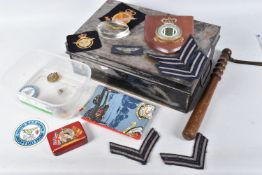 A TIN CONTAINING VARIOUS RAF RELATED ITEMS AND A TRUNCHEON, the RAF items include a white metal