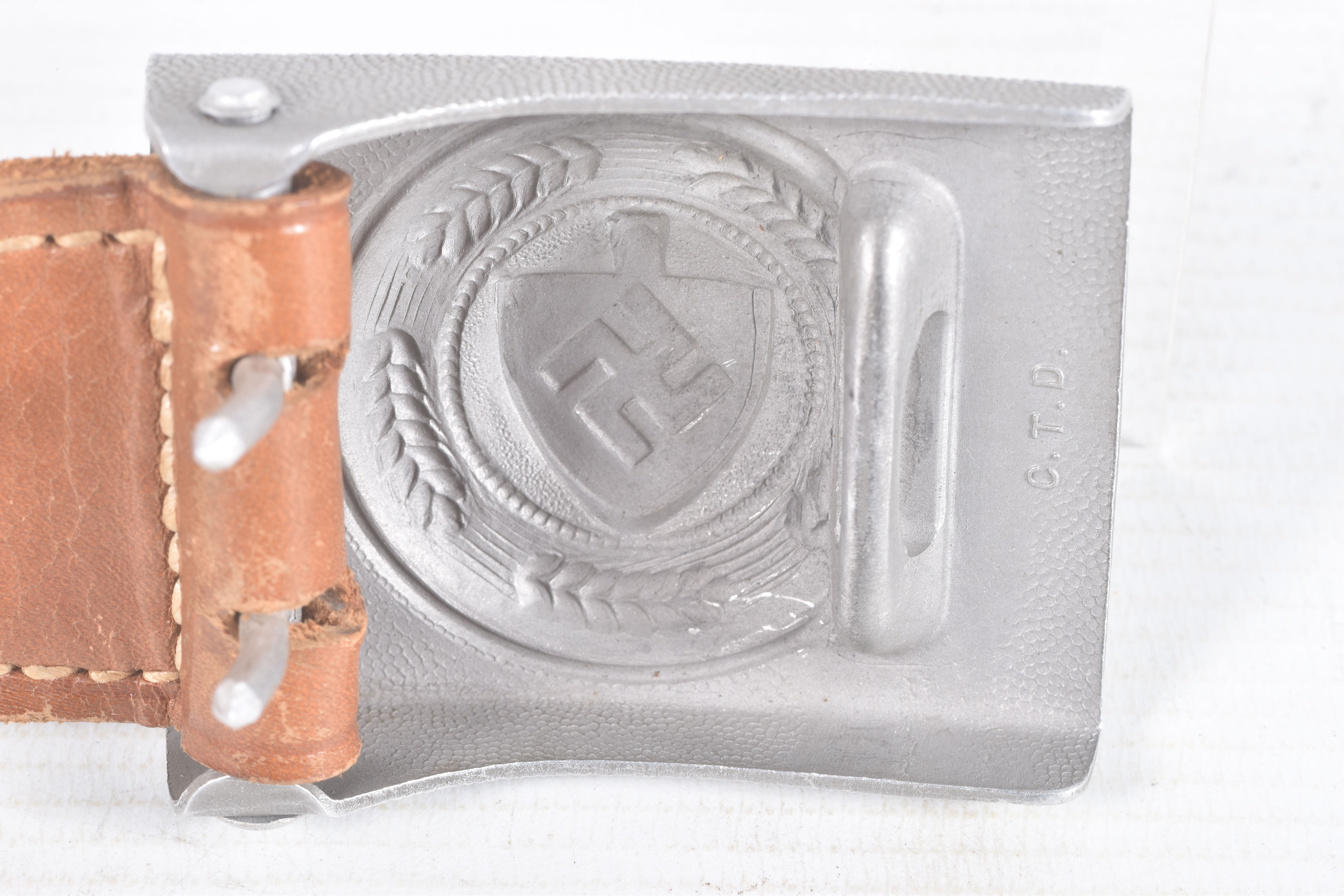 A WWII ERA GERMAN R.A.D BELT BUCKLE, this buckle is aluminium and features the RAD (Reich - Image 6 of 11