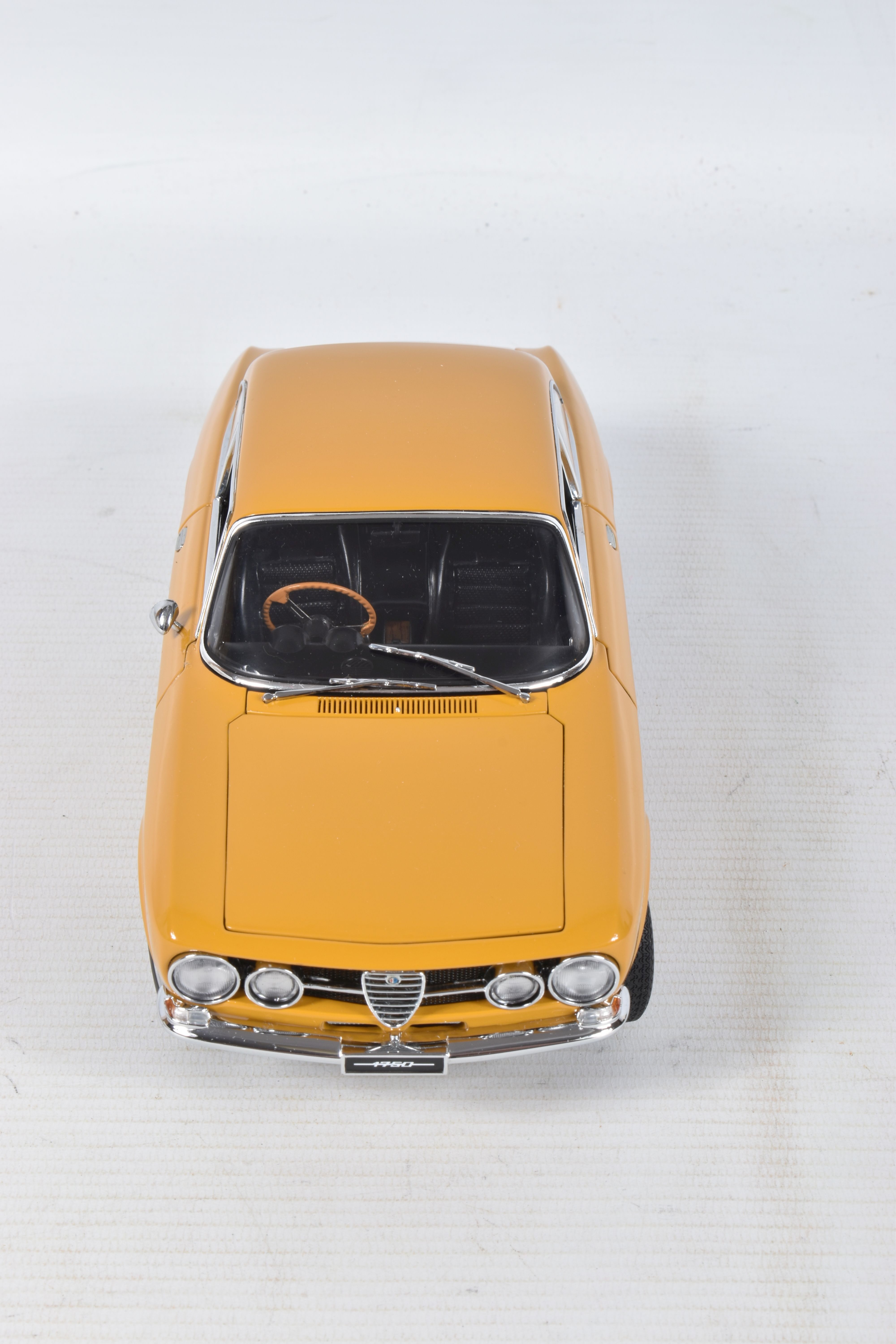 A BOXED AUTOART ALFA ROMEO 1750 GTV SCALE 1:18 MODEL VEHICLE, numbered 70108, painted mustard - Image 6 of 6