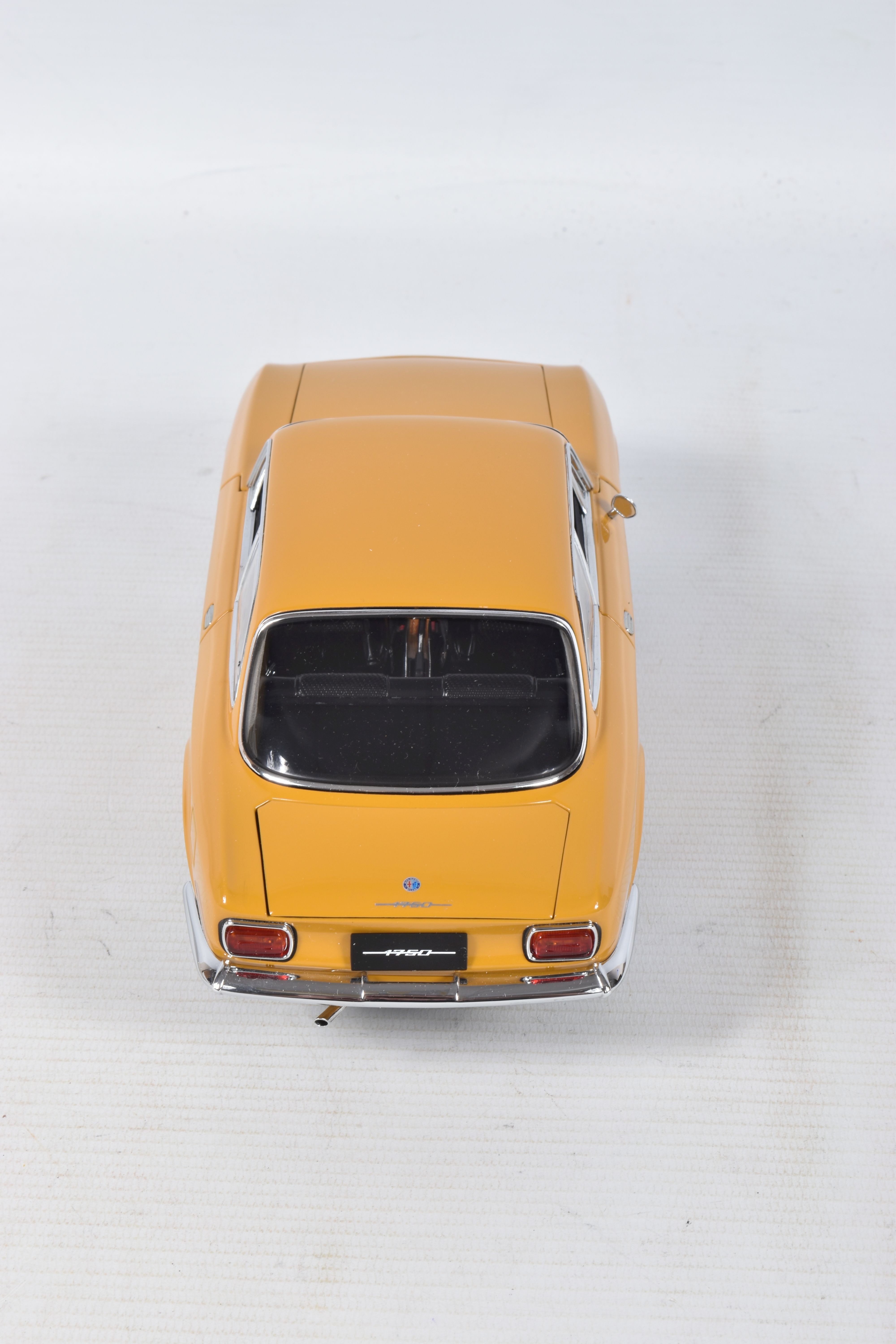 A BOXED AUTOART ALFA ROMEO 1750 GTV SCALE 1:18 MODEL VEHICLE, numbered 70108, painted mustard - Image 5 of 6