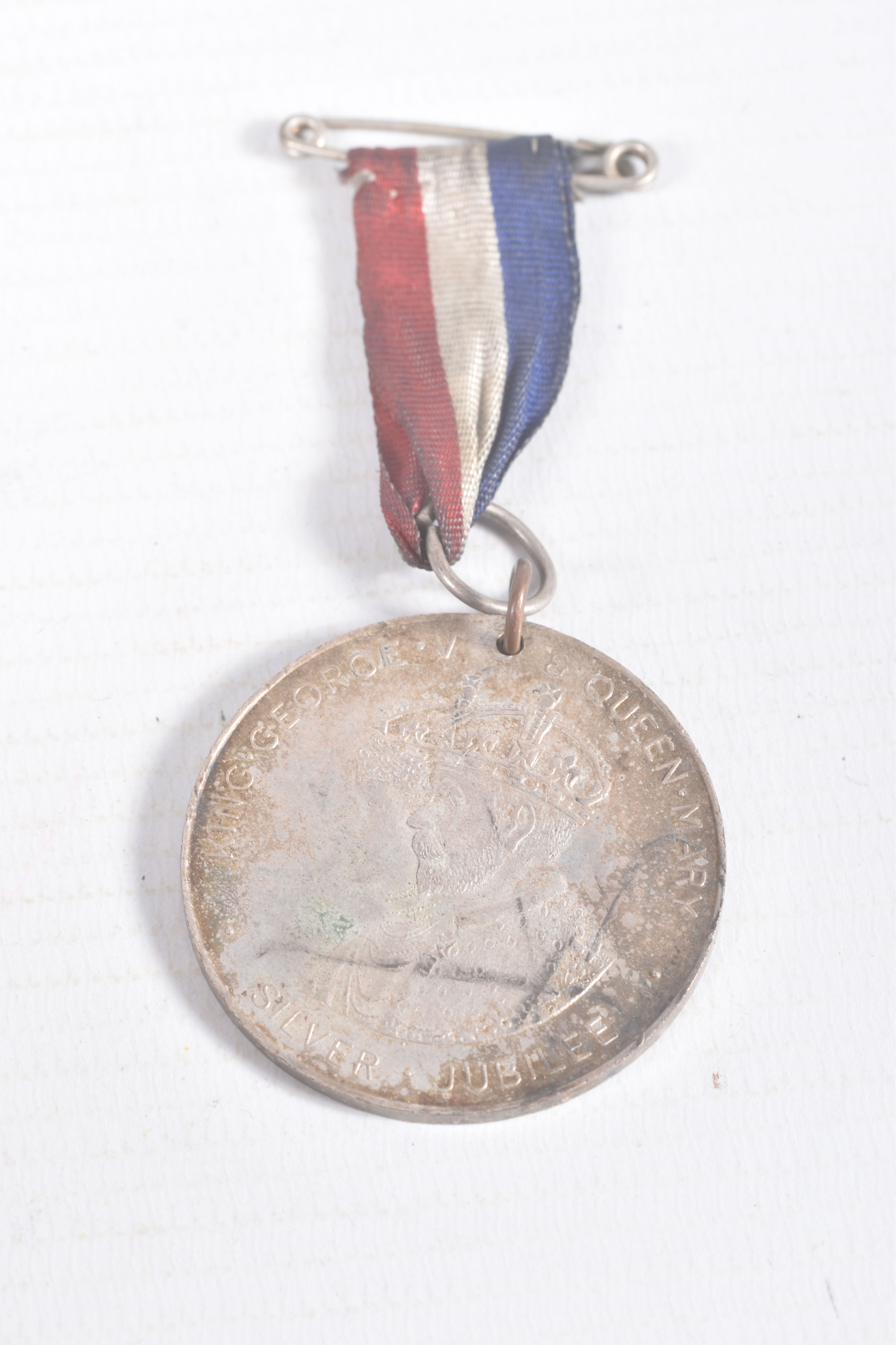 A WWI 1914-1915 TRIO OF MEDALS AND A SELECTION OF CORONATION AND JUBILEE MEDALS, pin badges, coins - Image 13 of 26