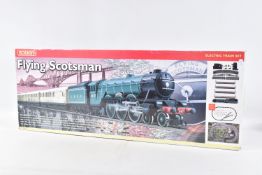 A BOXED HORNBY RAILWAYS OO GAUGE FLYING SCOTSMAN TRAIN SET, No.R1039, comprising said locomotive