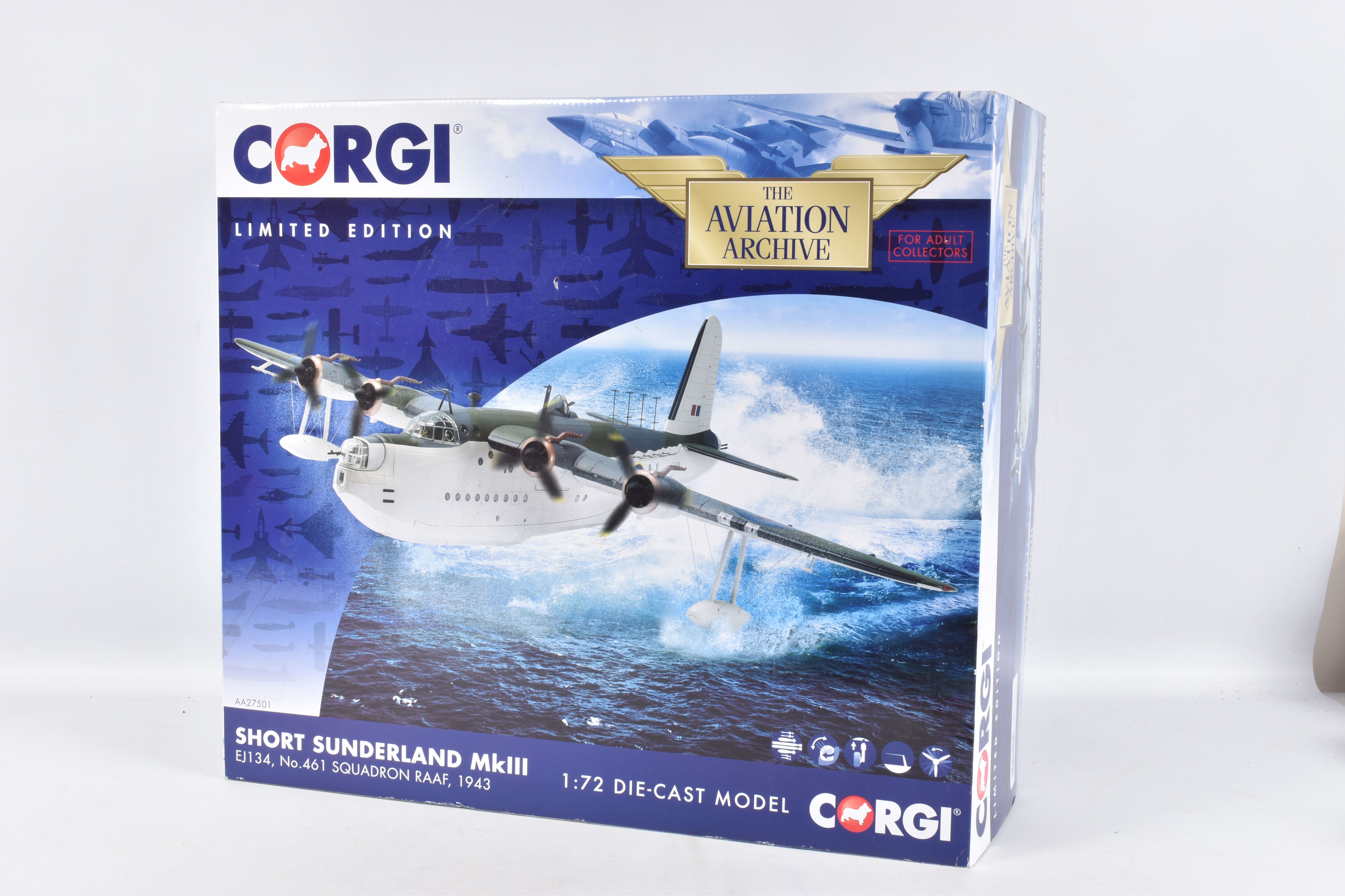 A BOXED CORGI SHORT SUNDERLAND MKIII SCALE 1:72 MODEL AIRCRAFT, numbered AA27501, painted green