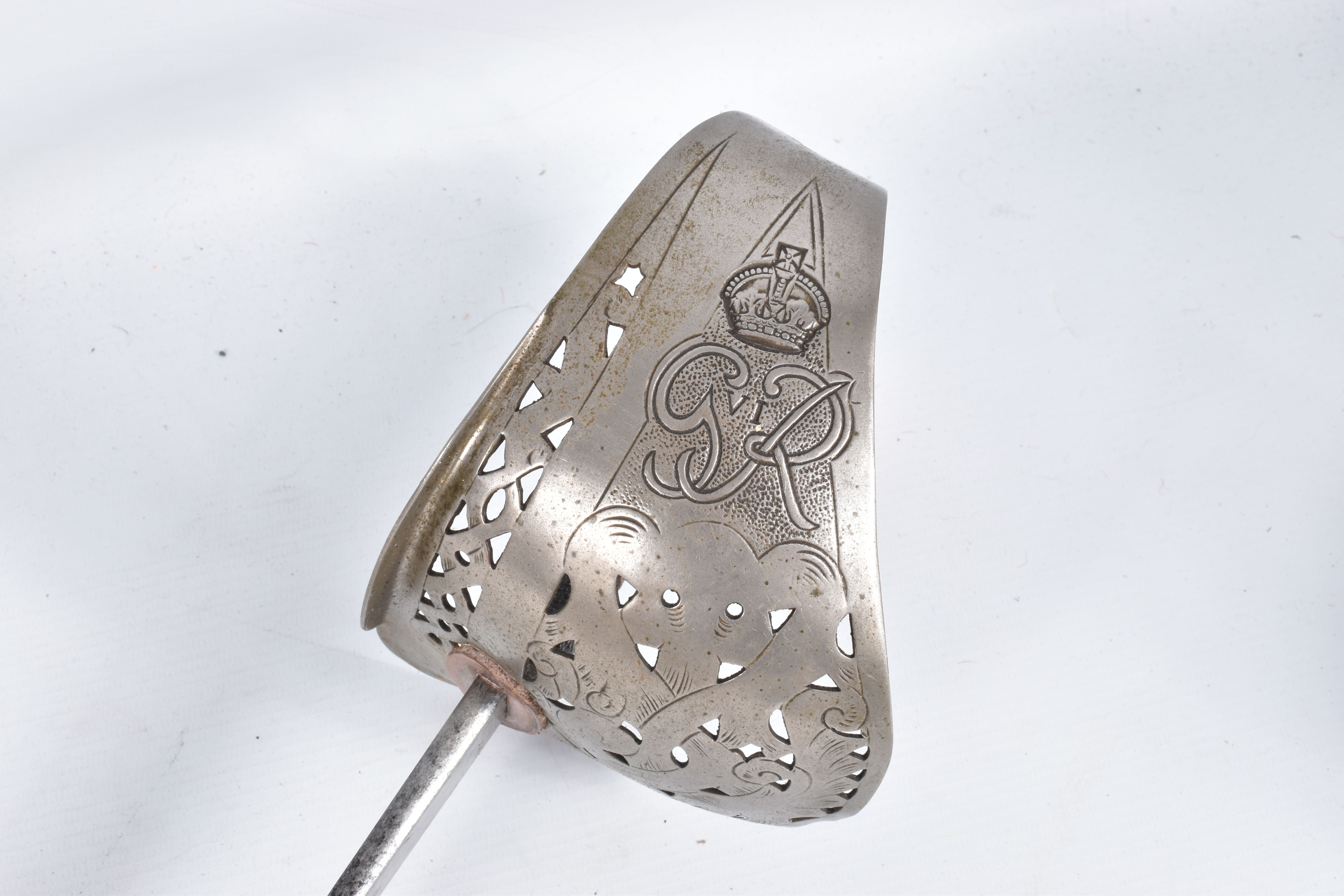 A 20TH CENTURY GEORGE V 1897 PATTERN SWORD, the hilt is rubbed but the GR and the crown are still - Image 13 of 34