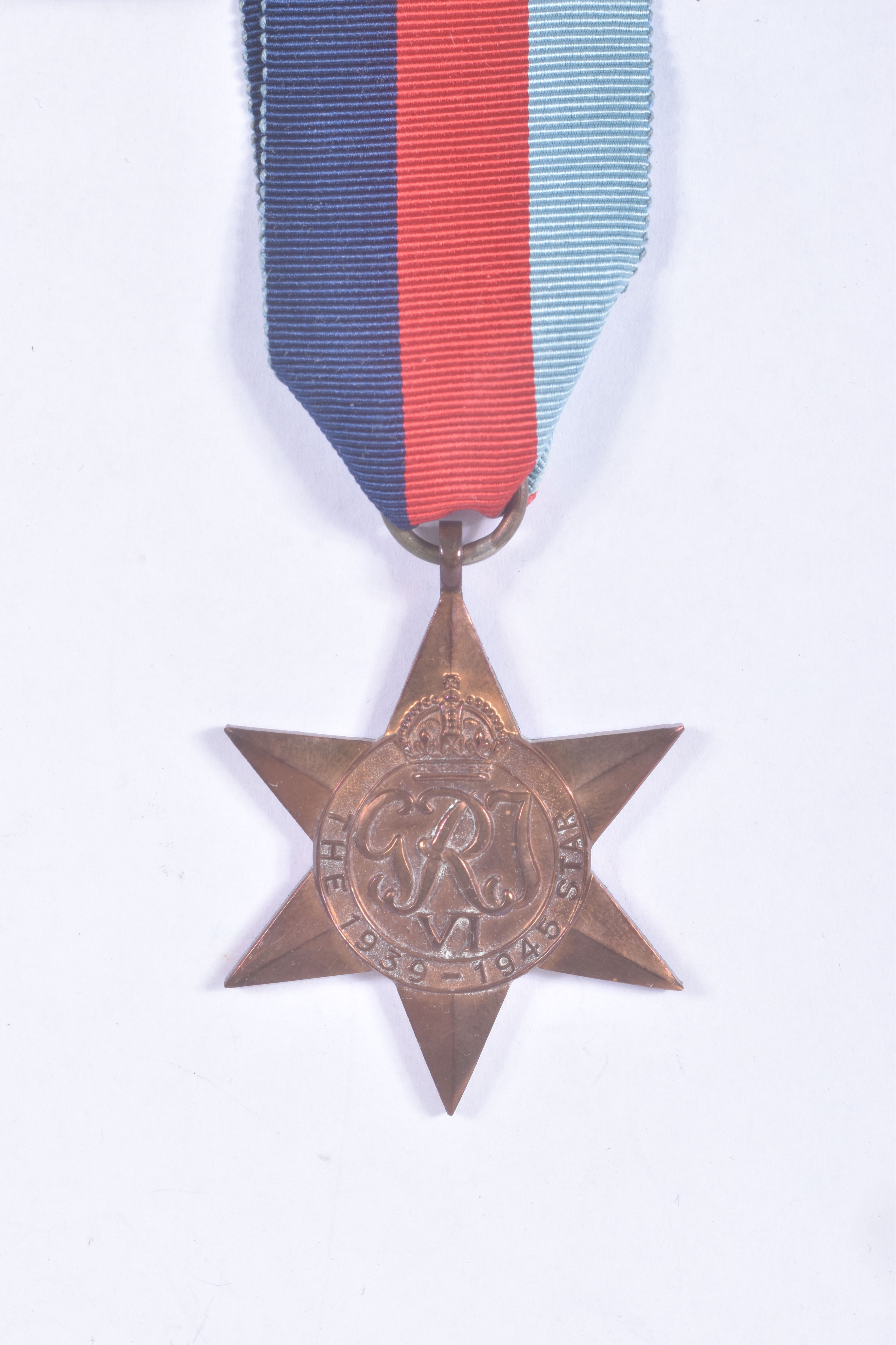 A TIN CONTAINING FOUR WWII MEDALS, a ribbon bar and a cap badge, the medals are all un-named and - Image 5 of 12