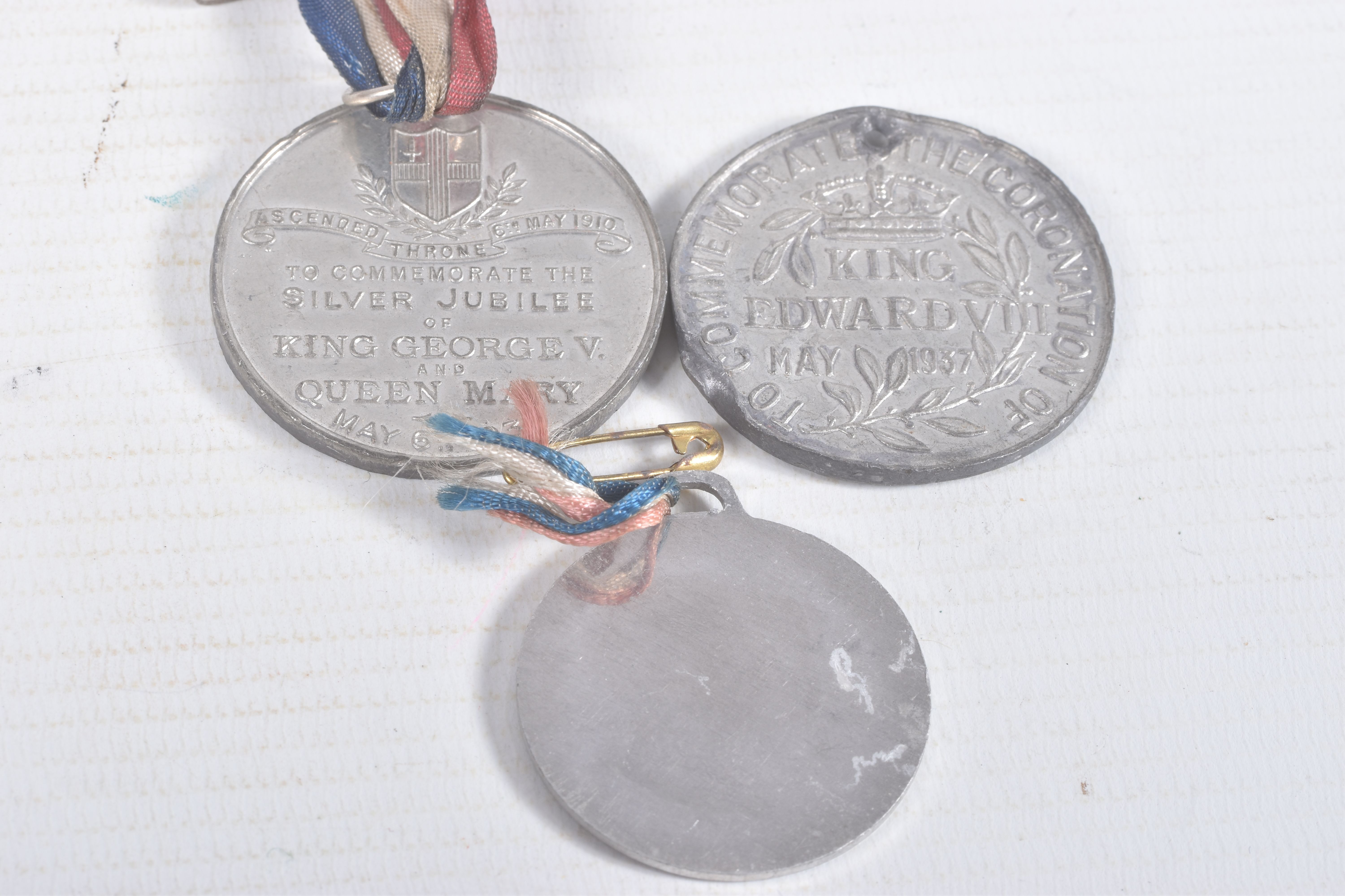 A WWI 1914-1915 TRIO OF MEDALS AND A SELECTION OF CORONATION AND JUBILEE MEDALS, pin badges, coins - Image 7 of 26