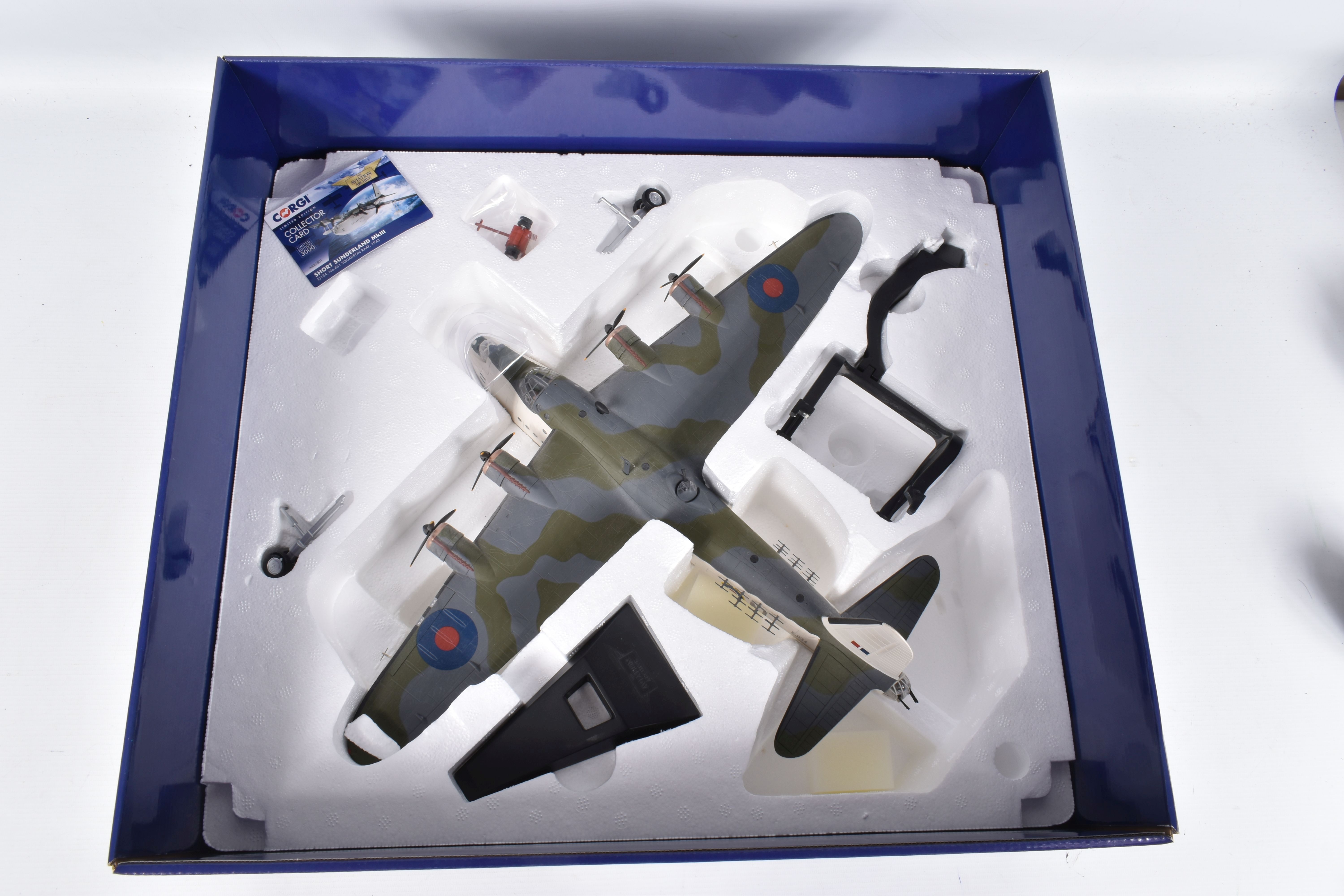 A BOXED CORGI SHORT SUNDERLAND MKIII SCALE 1:72 MODEL AIRCRAFT, numbered AA27501, painted green - Image 2 of 2