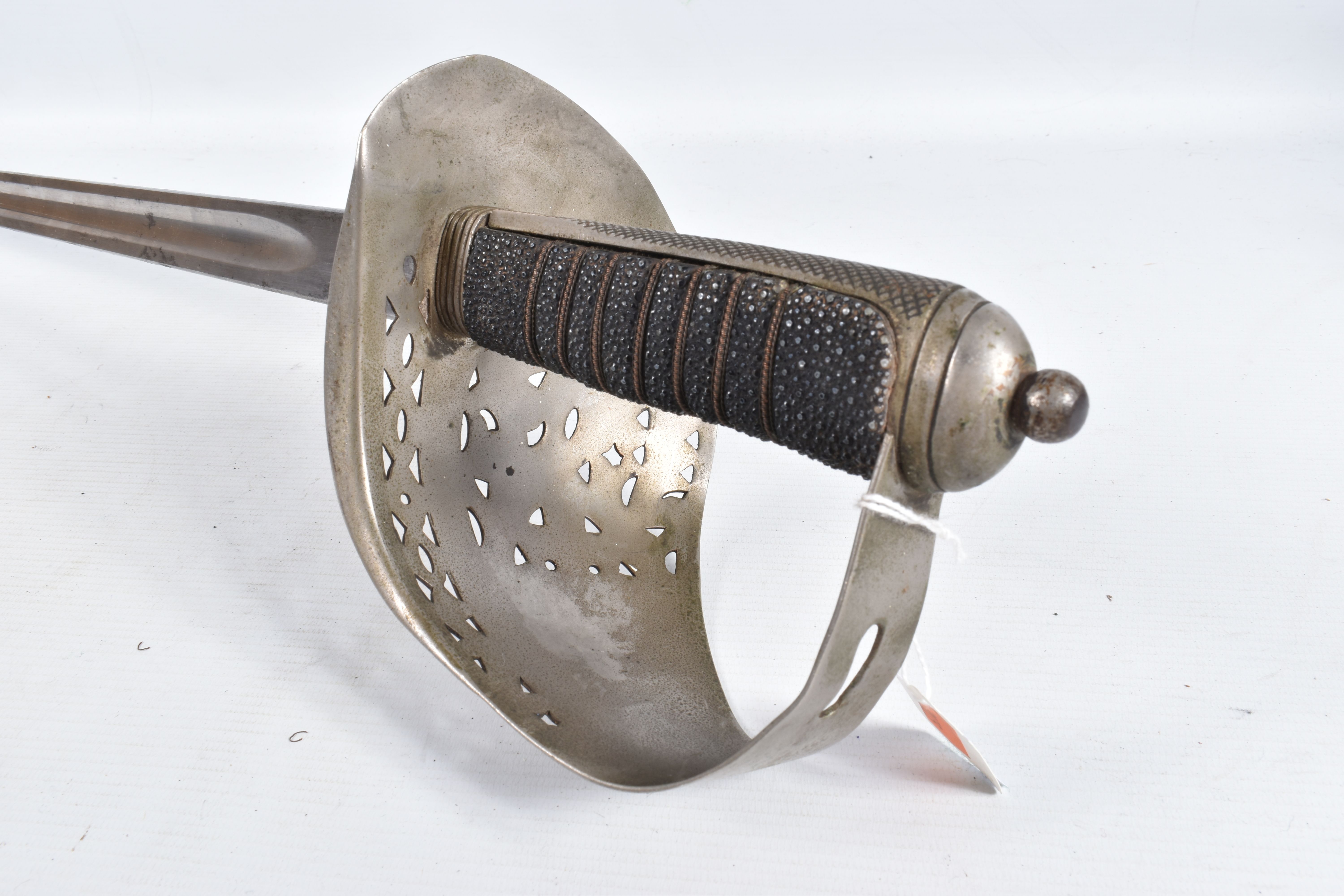 A 20TH CENTURY GEORGE V 1897 PATTERN SWORD, the hilt is rubbed but the GR and the crown are still - Image 18 of 34
