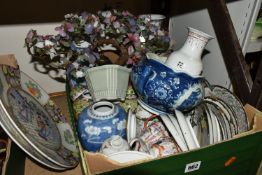 A BOX AND LOOSE OF 19TH AND 20TH CENTURY CHINESE AND JAPANESE PORCELAIN, ETC, including a 19th