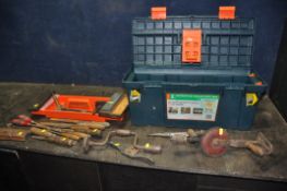 A PLASTIC TOOLBOX CONTAINING WOODWORKING TOOLS including a Record No 0151 Spokeshave, a wooden