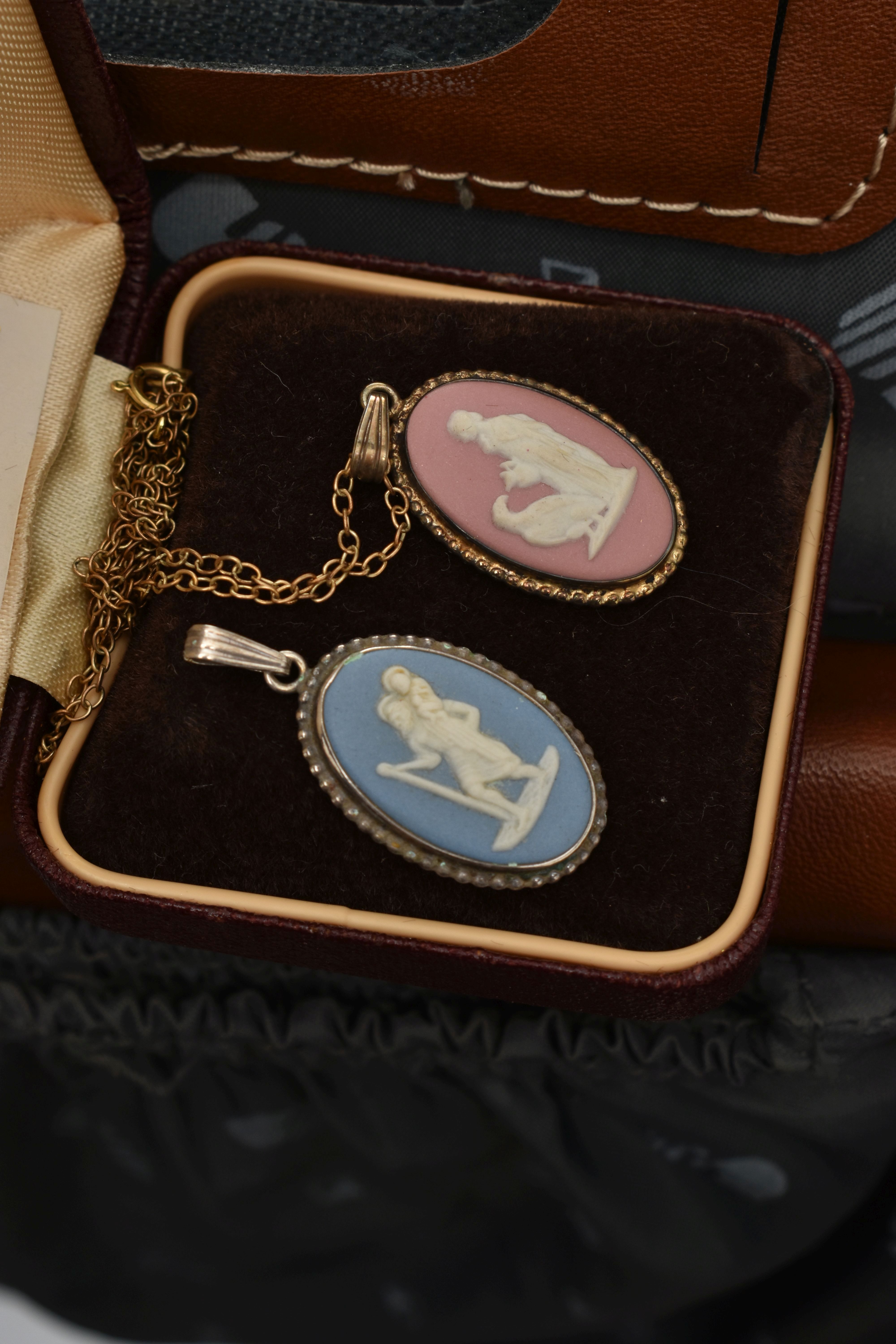 A TRAVEL CASE WITH COSTUME JEWELLERY, to include a hinged rolled gold bangle, a crackled quartz - Image 2 of 9