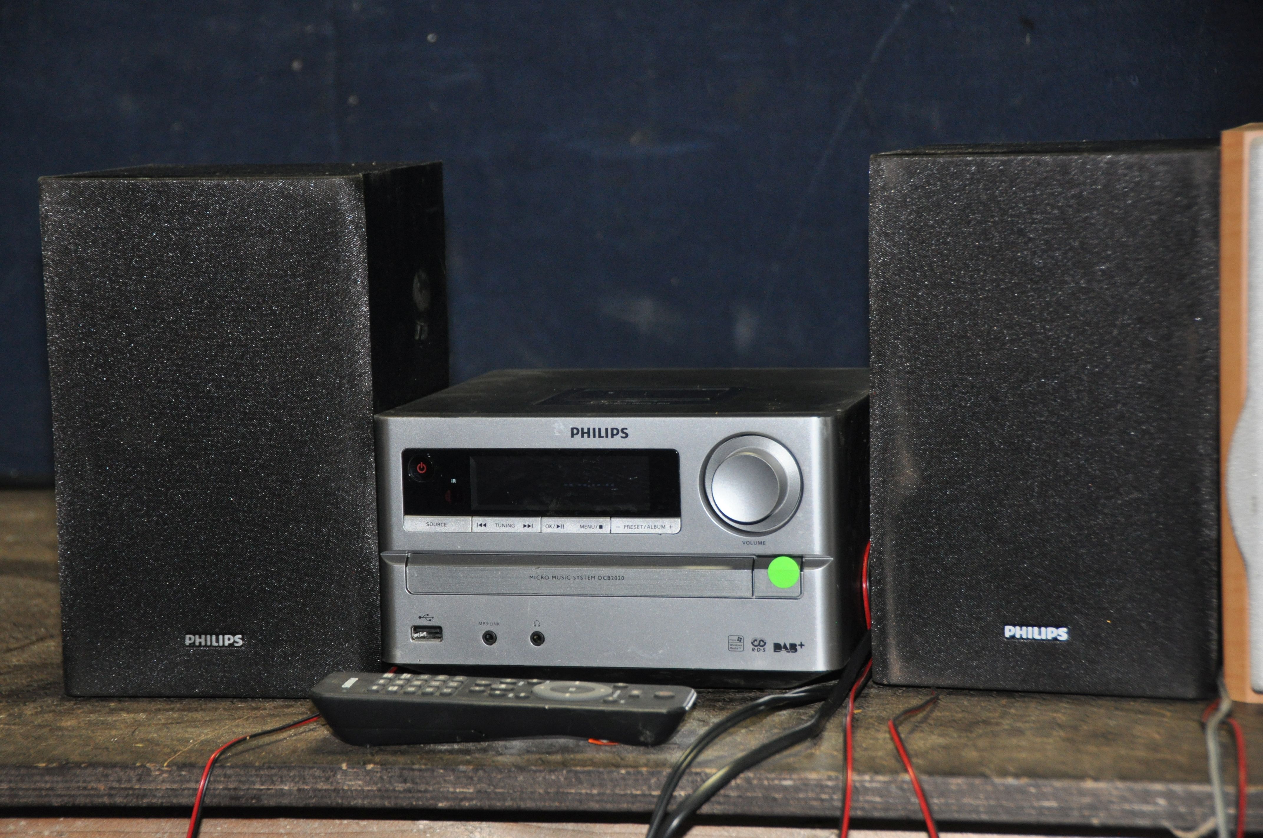 A SONY CMT-EP313 MINI HI FI WITH MATCHING SPEAKERS and a Philips DCB2020 with matching speakers - Image 2 of 4