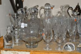A QUANTITY OF CUT CRYSTAL, COLOURED AND OTHER GLASS WARES, to include a clear glass bowl with bubble