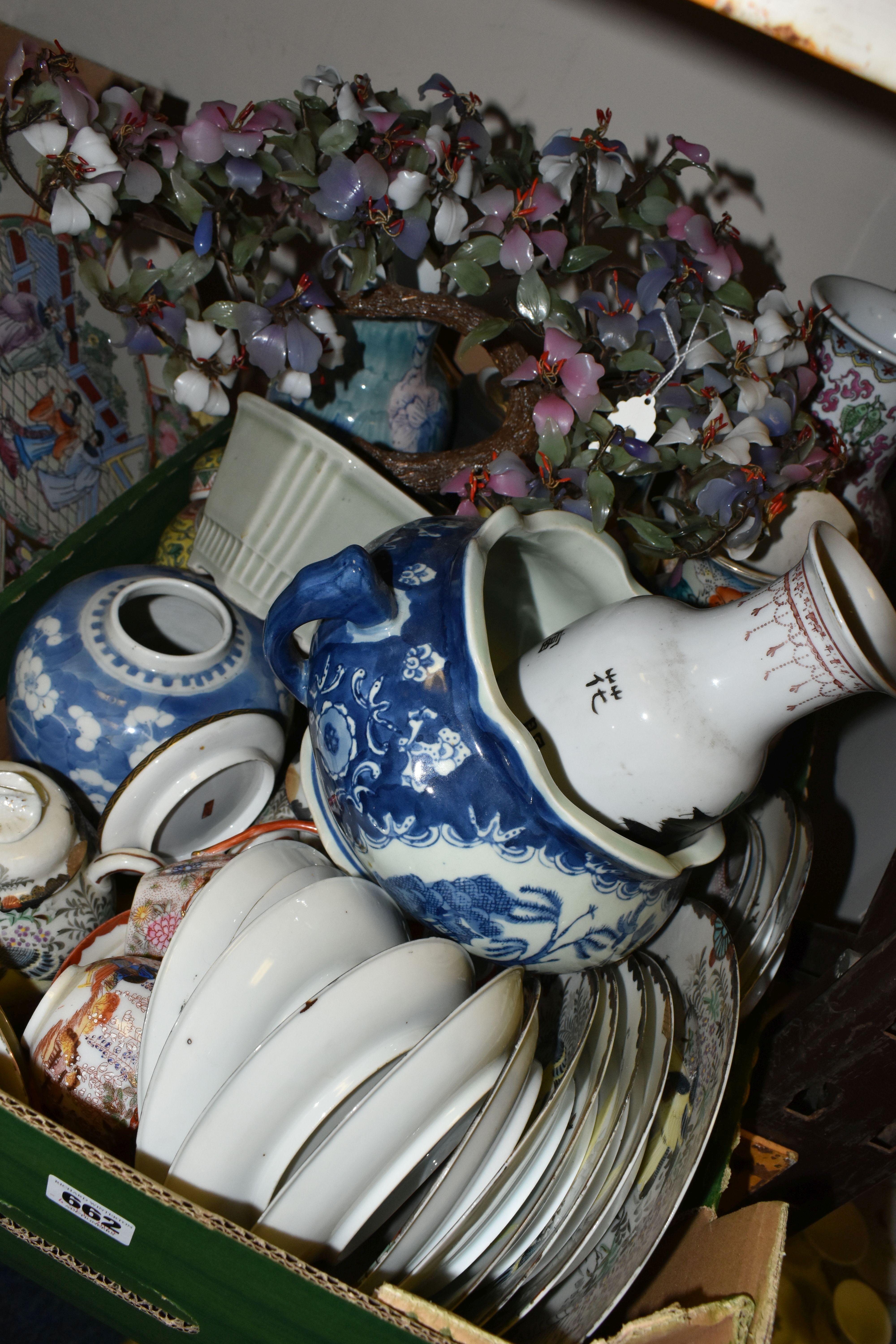 A BOX AND LOOSE OF 19TH AND 20TH CENTURY CHINESE AND JAPANESE PORCELAIN, ETC, including a 19th - Image 2 of 8