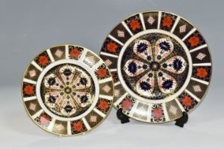 TWO ROYAL CROWN DERBY 1128 IMARI PATTERN CABINET PLATES, comprising one diameter 22cm, the other