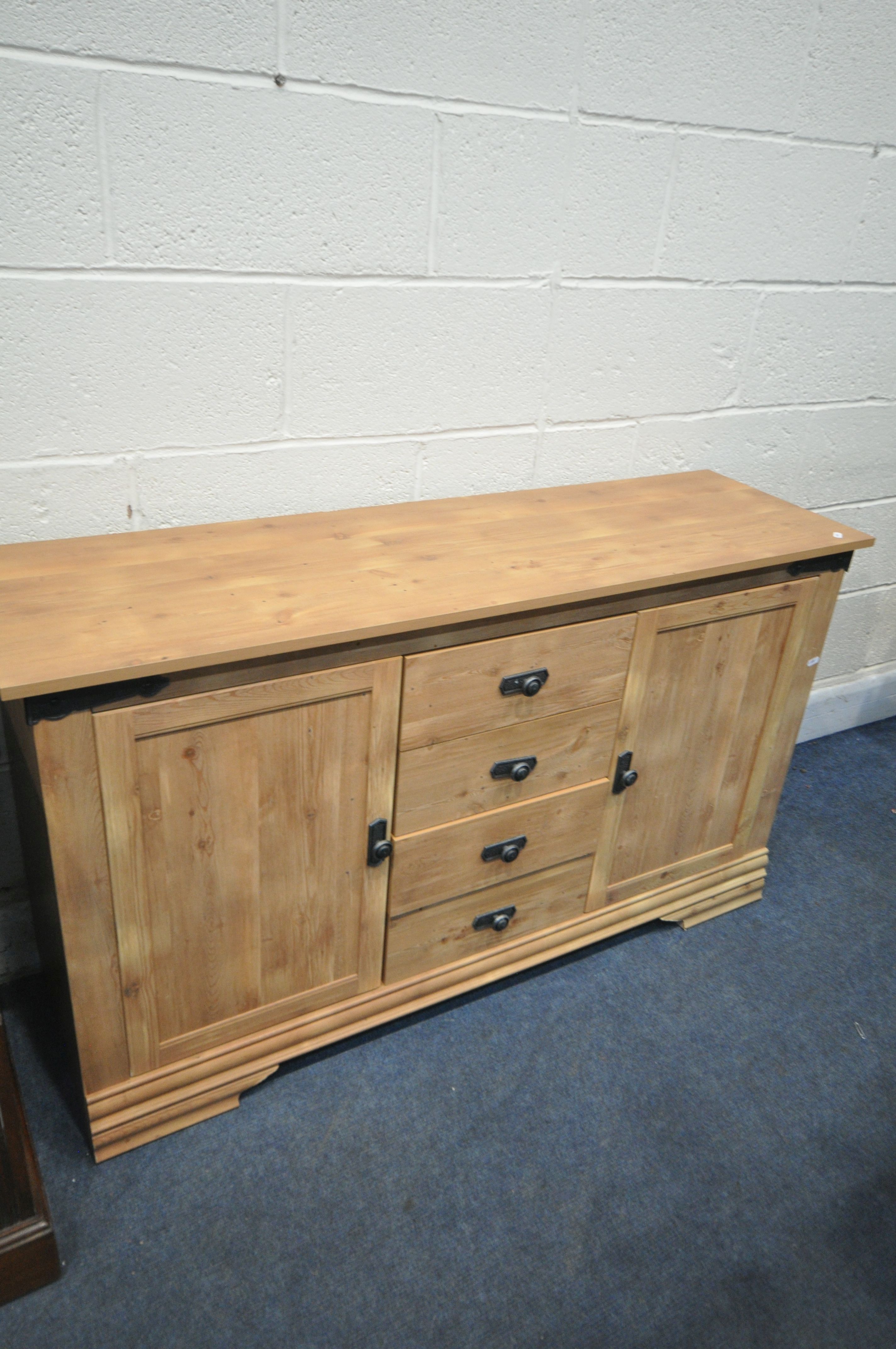 AN EDWARDIAN WALNUT CHEST OF TWO OVER TO LONG DRAWERS, width 113cm x depth 54cm x height 74cm, and a - Image 3 of 3